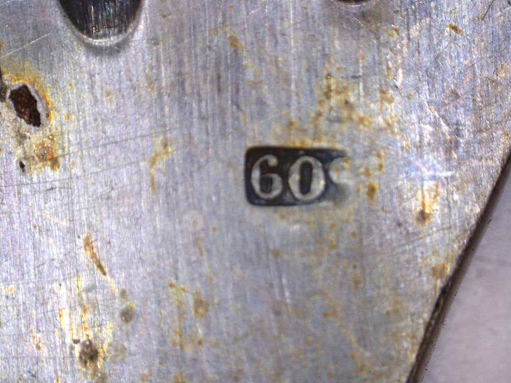 Poinçon numéro 4 de métal argenté inférieur à 80 gr