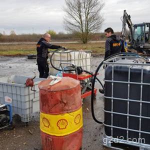 Evacuation en cours du dépôt sauvage